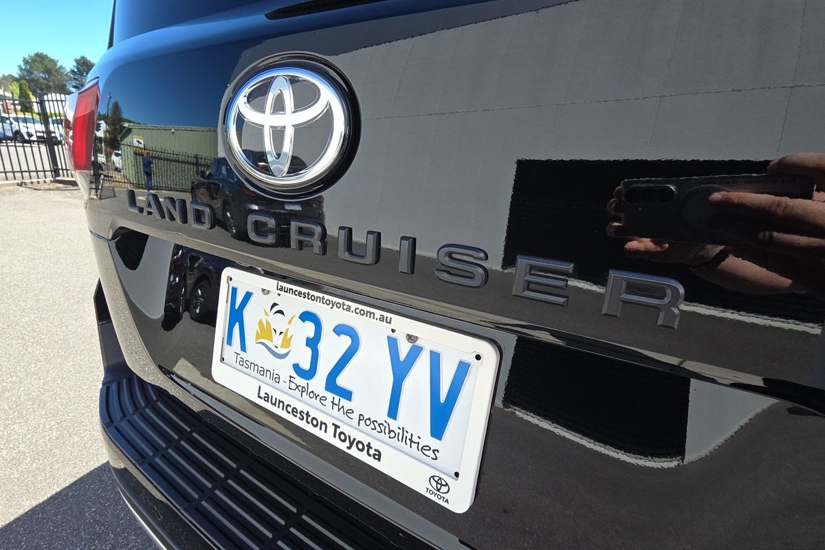 2023 Toyota Landcruiser GR Sport FJA300R