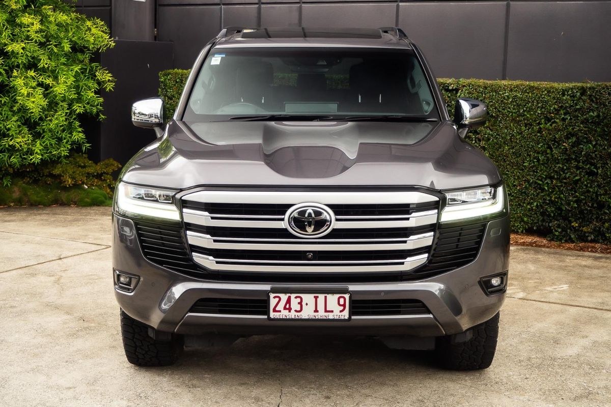 2023 Toyota Landcruiser Sahara FJA300R