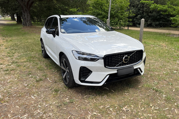 2022 Volvo XC60 Recharge Ultimate T8 Plug-In Hybrid