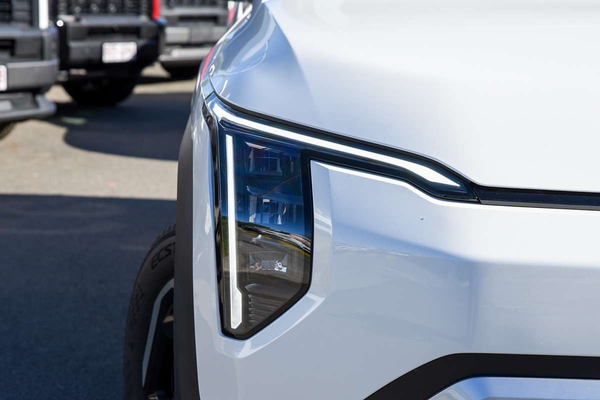 2026 Kia EV3 Air Standard Range SV thumb-1