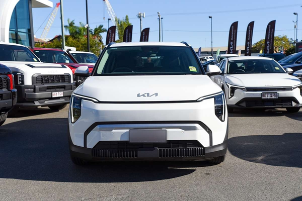 2026 Kia EV3 Air Standard Range SV thumb-2