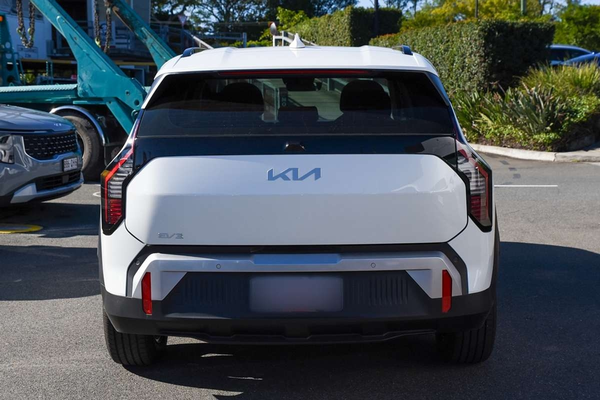 2026 Kia EV3 Air Standard Range SV thumb-5