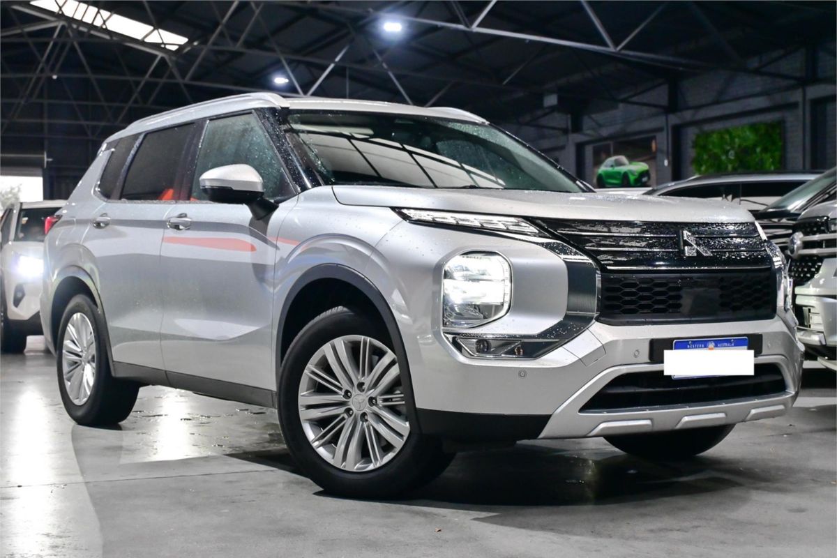 2024 Mitsubishi Outlander LS ZM