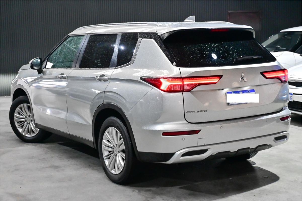 2024 Mitsubishi Outlander LS ZM