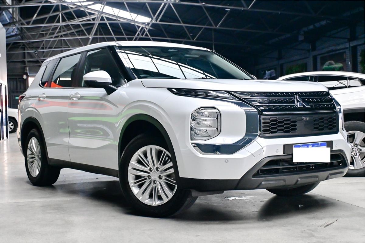 2025 Mitsubishi Outlander ES ZM