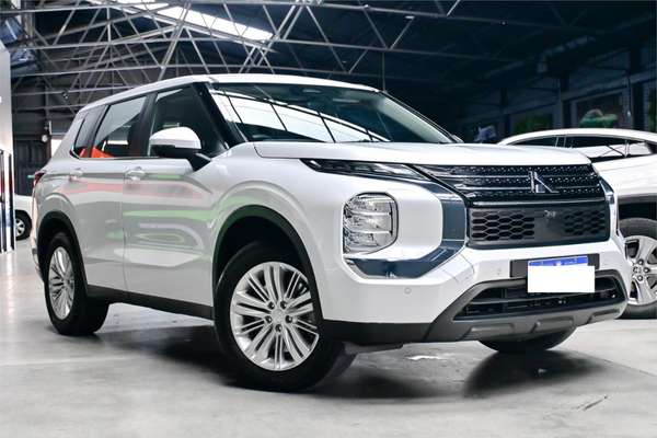 2025 Mitsubishi Outlander ES ZM