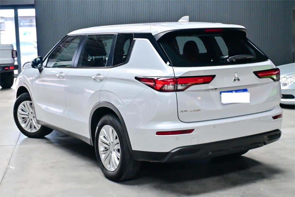 2025 Mitsubishi Outlander ES ZM