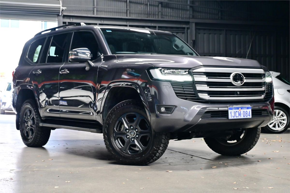 2024 Toyota Landcruiser Sahara FJA300R