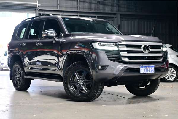 2024 Toyota Landcruiser Sahara FJA300R