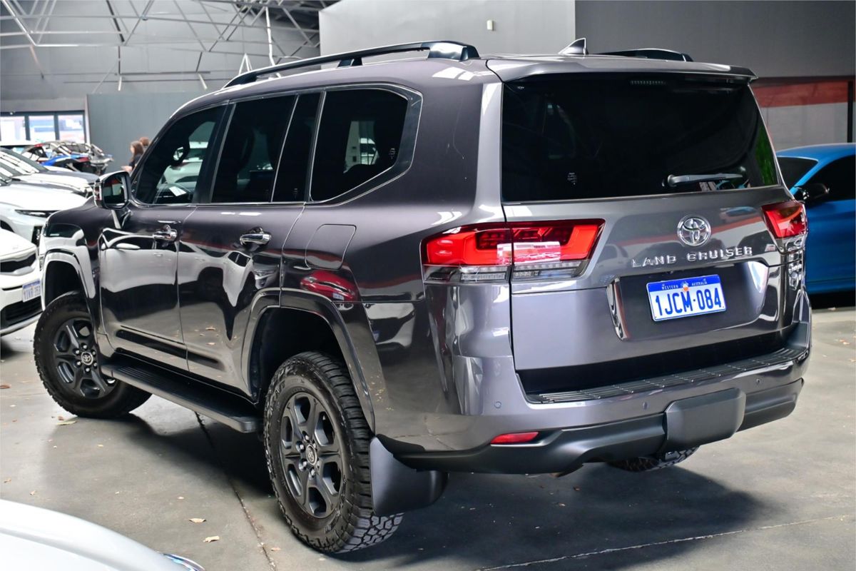 2024 Toyota Landcruiser Sahara FJA300R