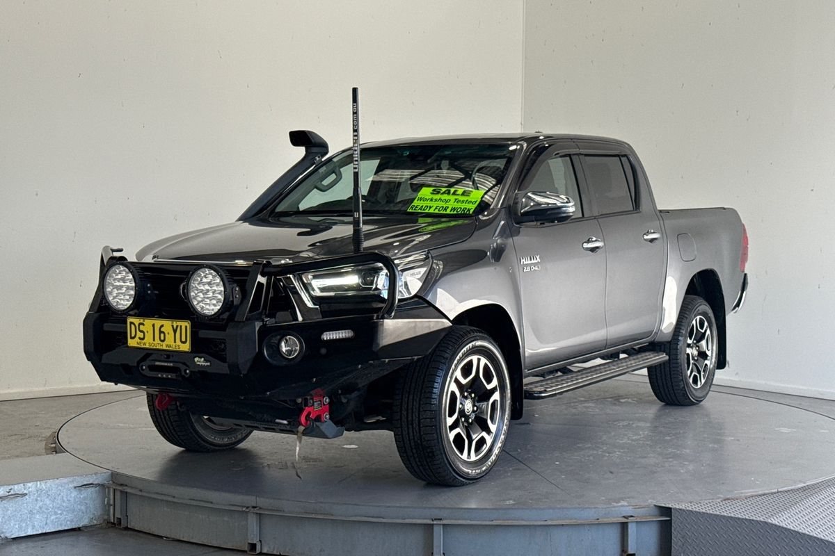 2022 Toyota Hilux SR5 + PREMIUM INTERIOR (4x4) GUN126R 4X4
