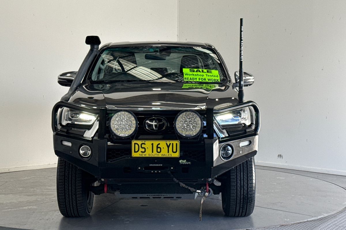 2022 Toyota Hilux SR5 + PREMIUM INTERIOR (4x4) GUN126R 4X4
