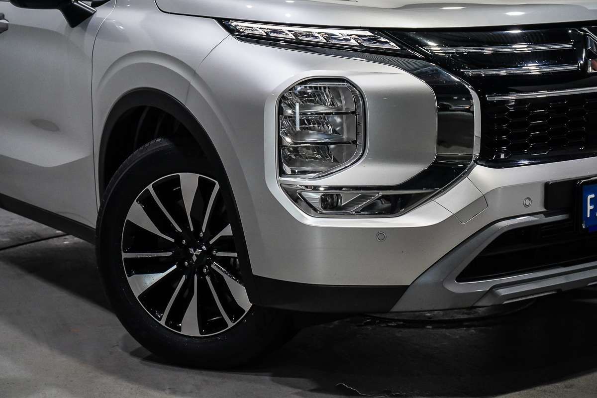 2025 Mitsubishi Outlander LS ZM