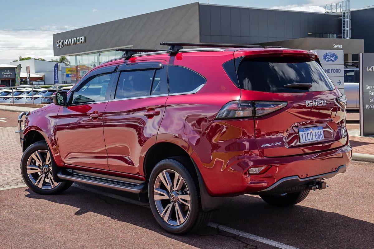 2023 Isuzu MU-X LS-T