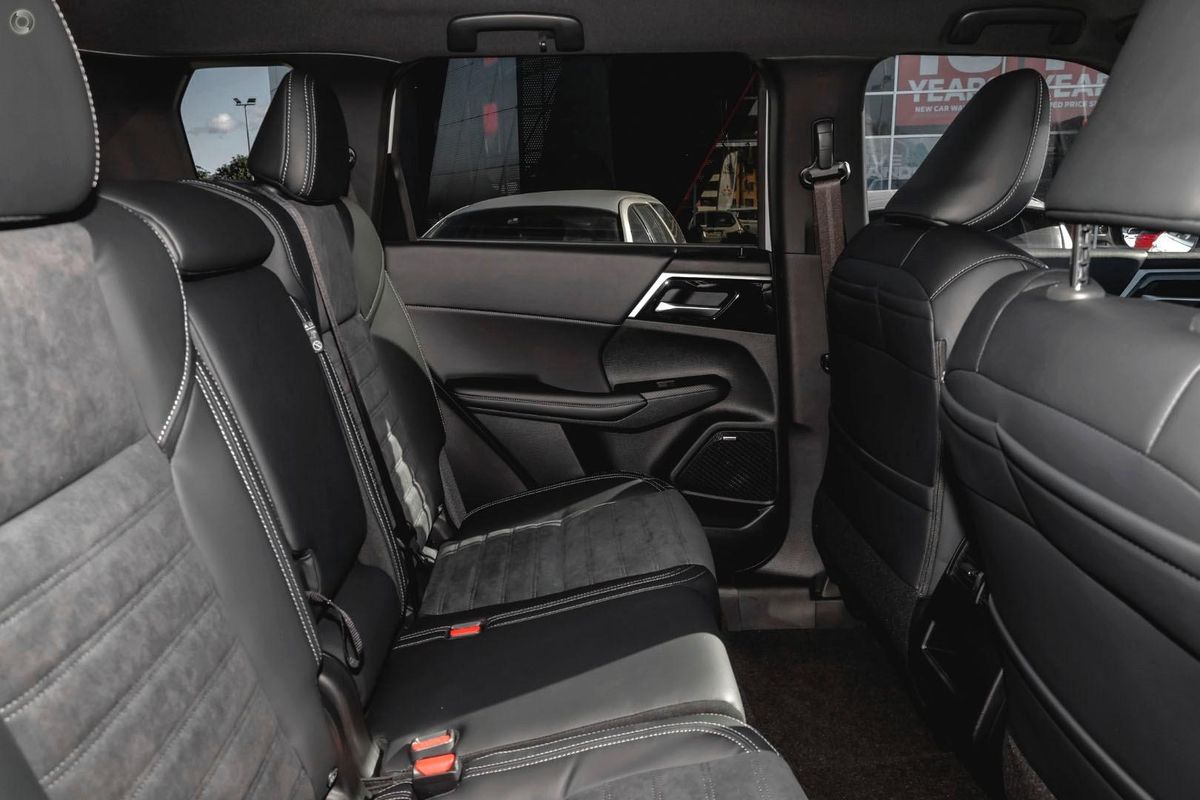2026 Mitsubishi Outlander Black Edition ZM