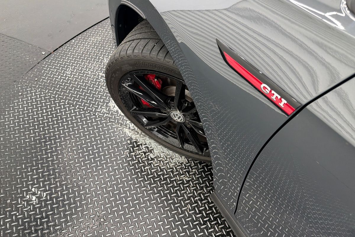 2024 Volkswagen Golf GTI 8