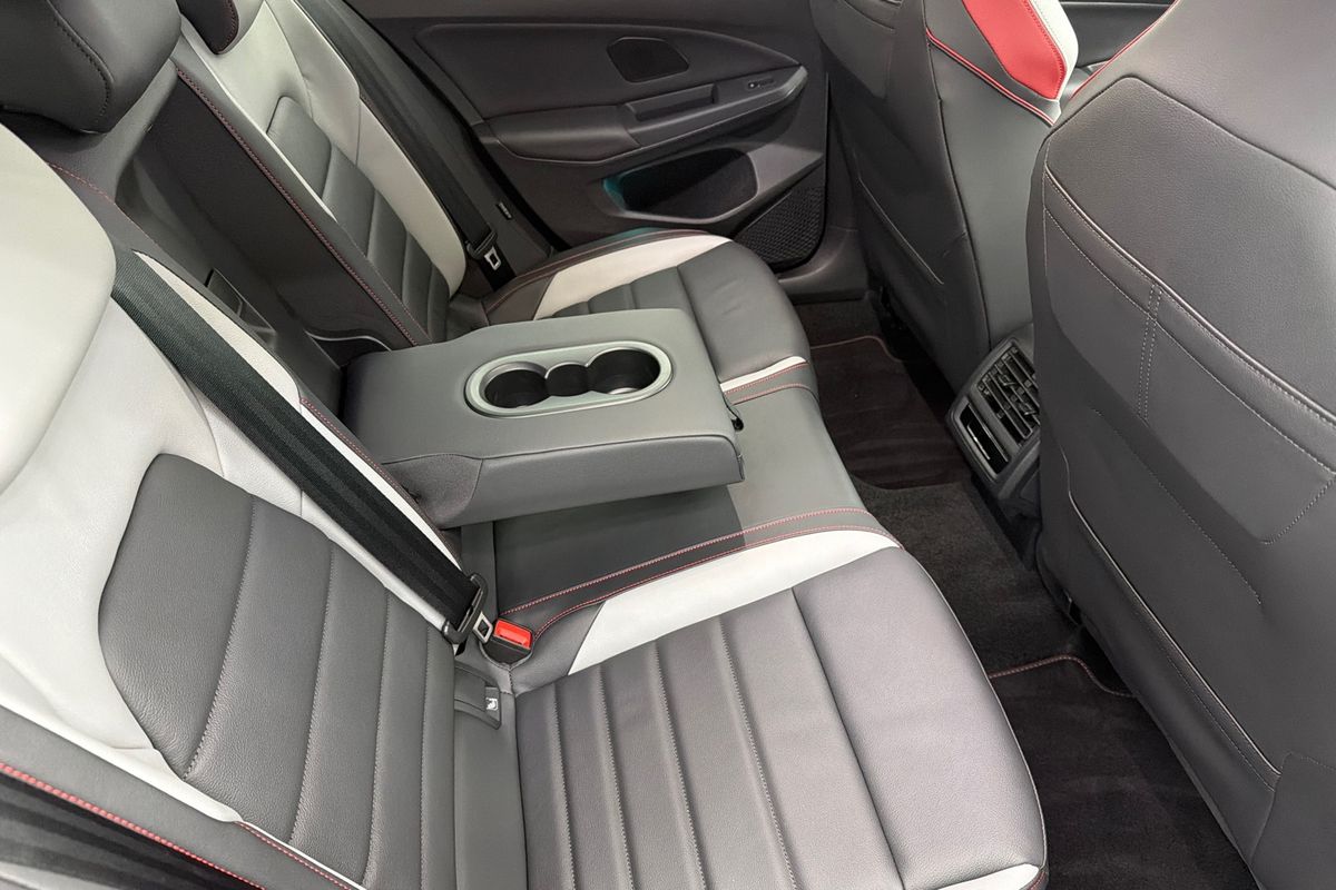 2024 Volkswagen Golf GTI 8
