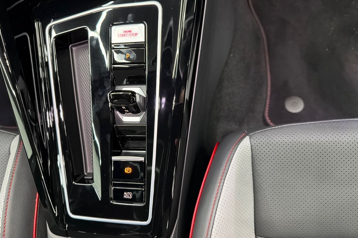 2024 Volkswagen Golf GTI 8