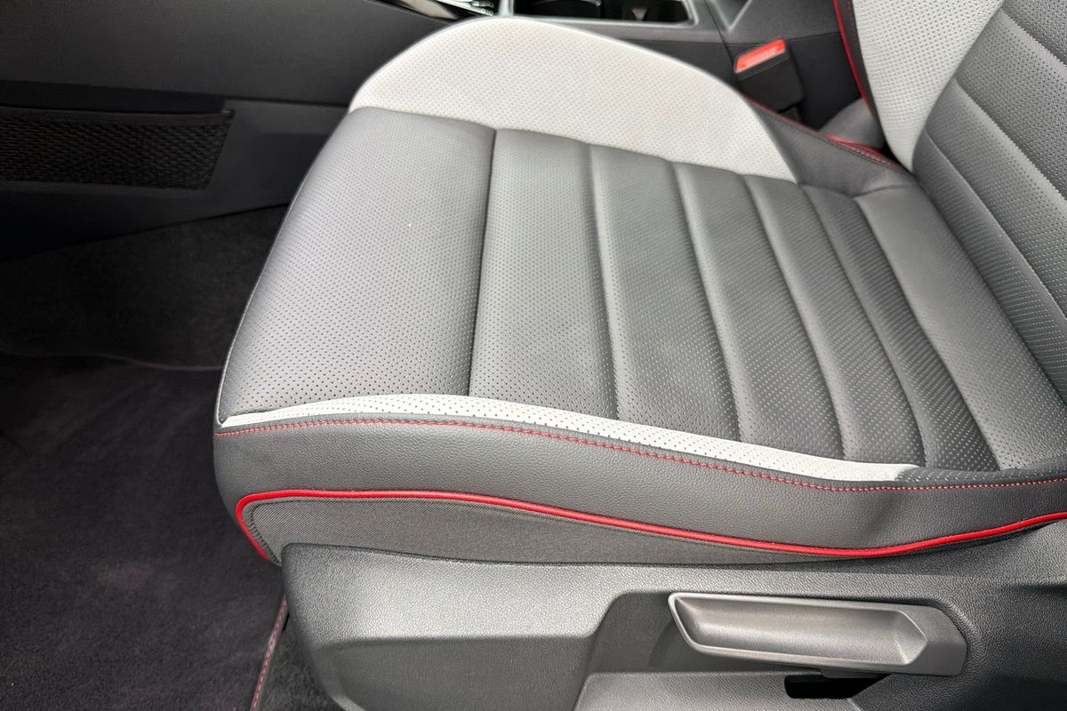 2024 Volkswagen Golf GTI 8