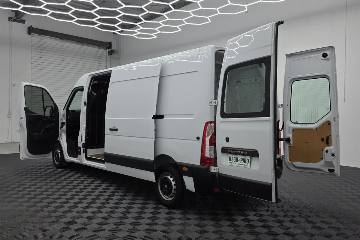 2020 Renault Master Pro 110kW X62 Phase 2 SWB Low Roof