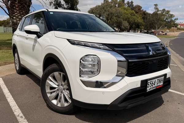 2026 Mitsubishi Outlander ES ZM