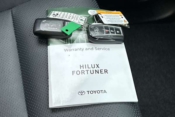 2024 Toyota Hilux Rogue 48V GUN126R 4X4 thumb-22