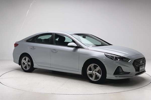 2017 Hyundai Sonata Active LF4 thumb-1