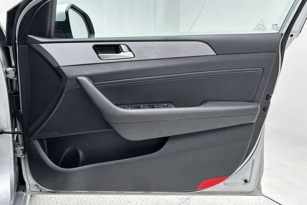 2017 Hyundai Sonata Active LF4 thumb-18