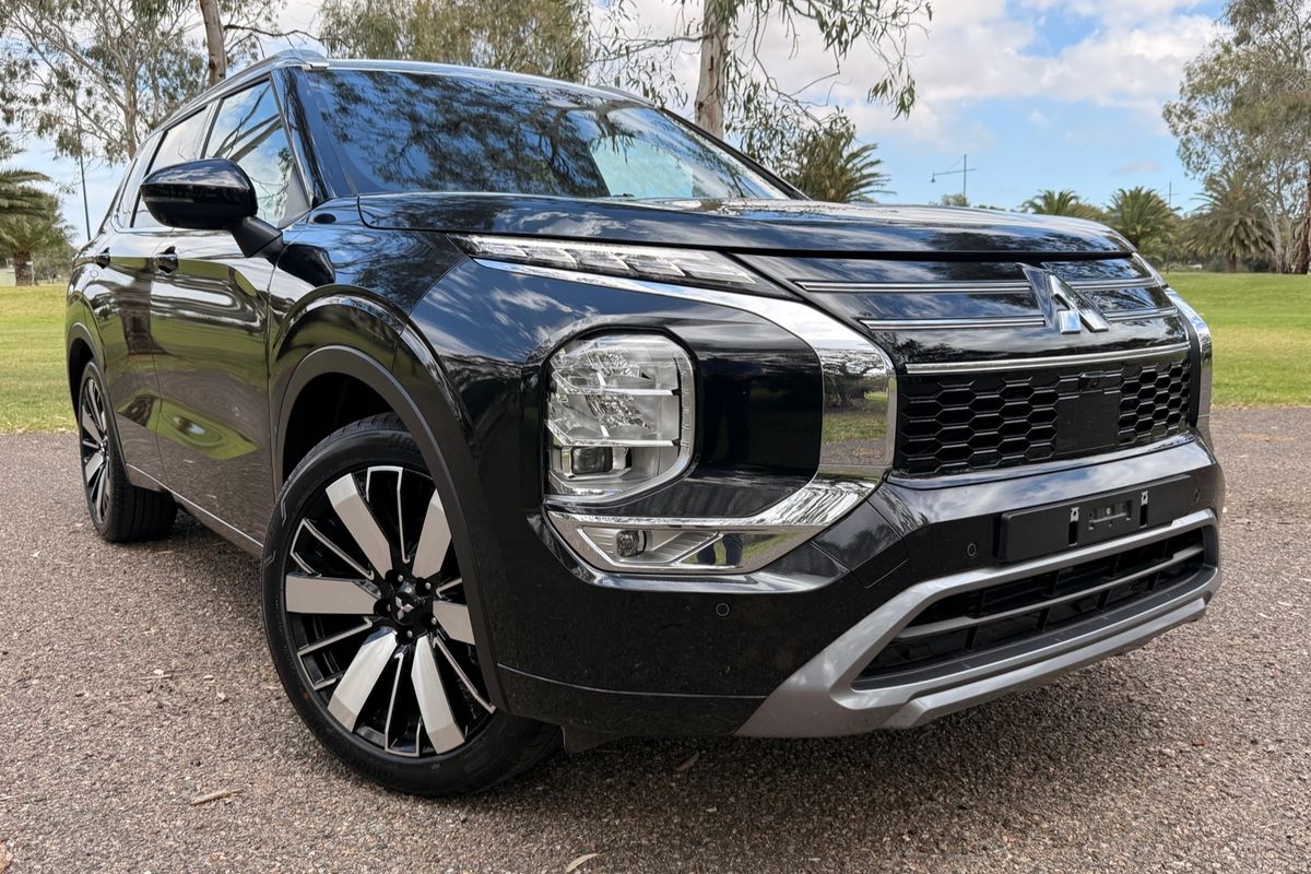 2025 Mitsubishi Outlander Exceed Tourer ZM