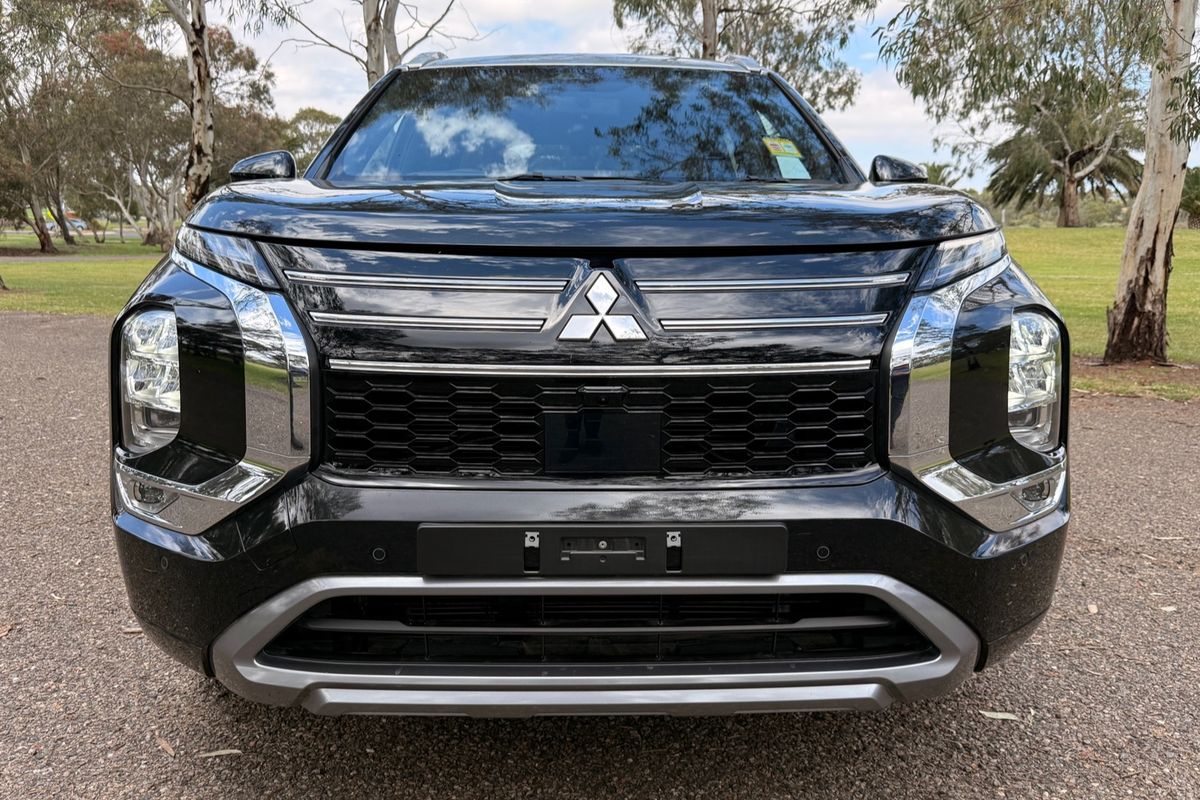 2025 Mitsubishi Outlander Exceed Tourer ZM