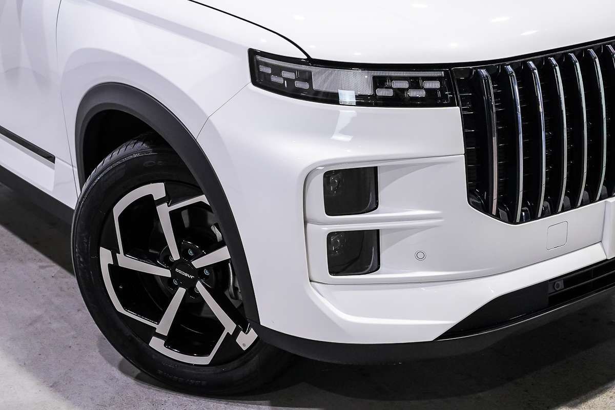 2025 OMODA JAECOO J7 Track