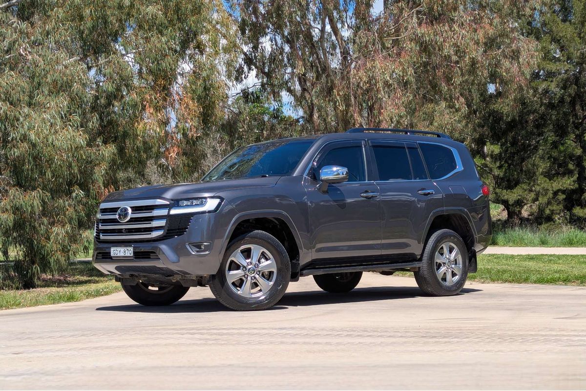 2023 Toyota Landcruiser Sahara FJA300R