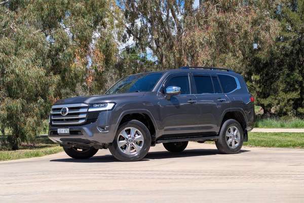 2023 Toyota Landcruiser Sahara FJA300R