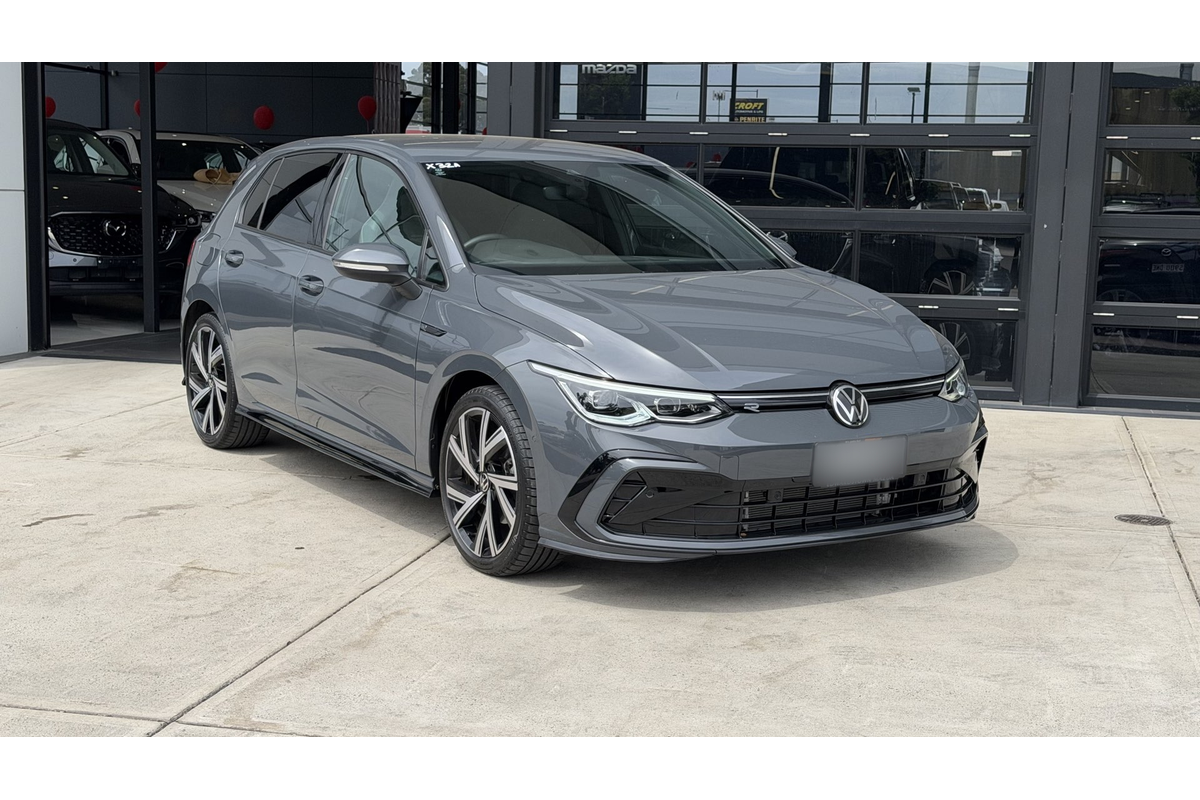 2022 Volkswagen Golf 110TSI R-Line 8