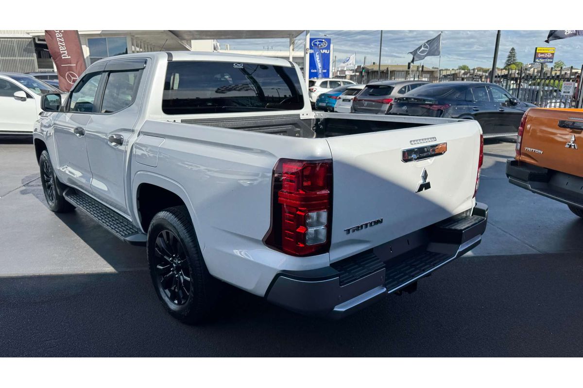 2025 Mitsubishi Triton GLX-R MV 4X4 image 3