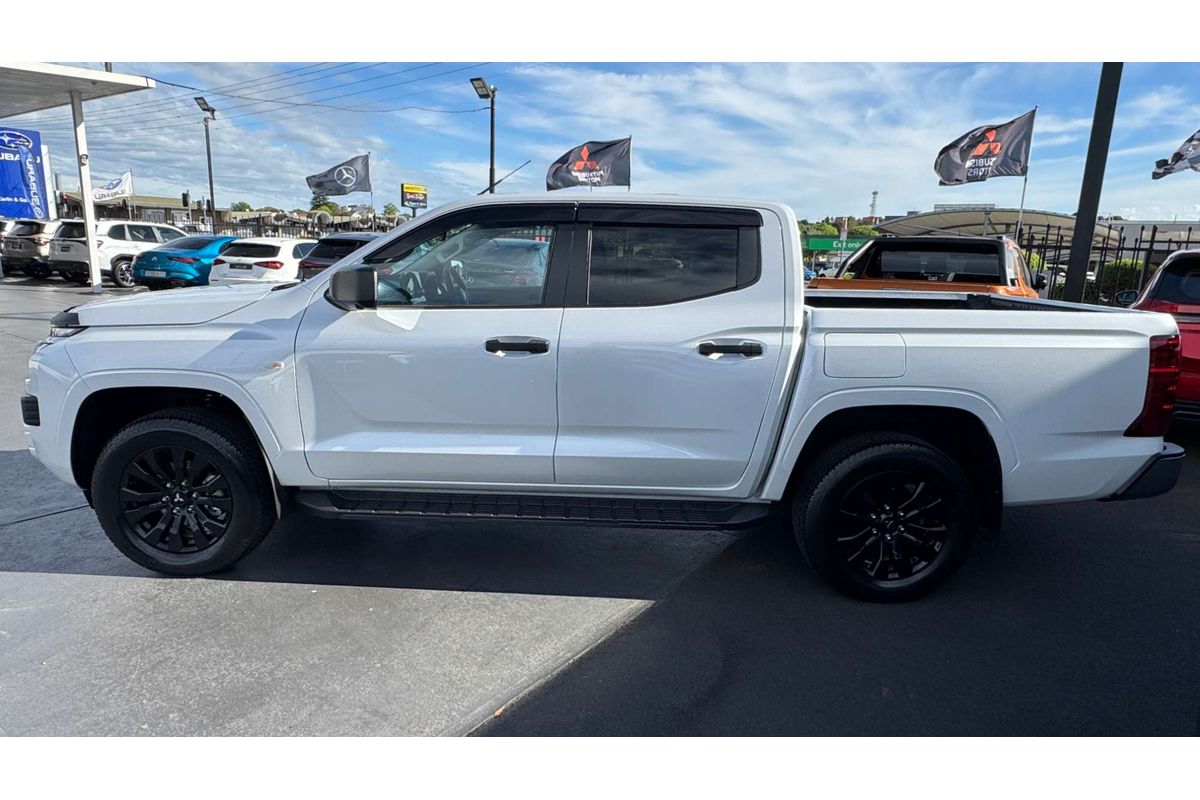 2025 Mitsubishi Triton GLX-R MV 4X4 image 4