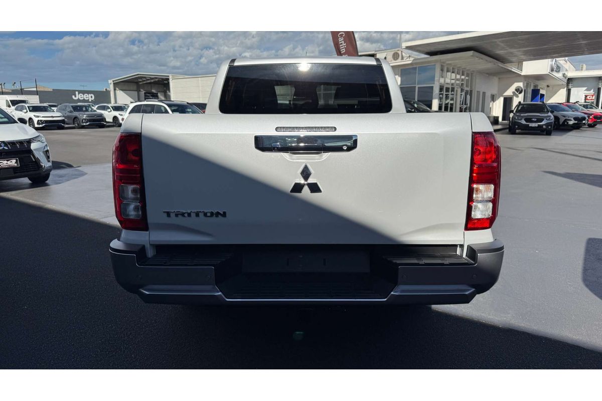 2025 Mitsubishi Triton GLX-R MV 4X4 image 7