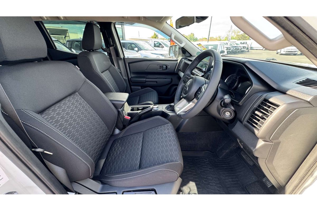 2025 Mitsubishi Triton GLX-R MV 4X4 image 25