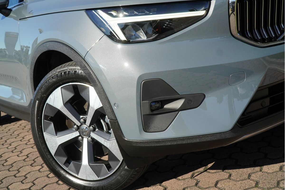 2022 Volvo XC40 Ultimate B4 Bright