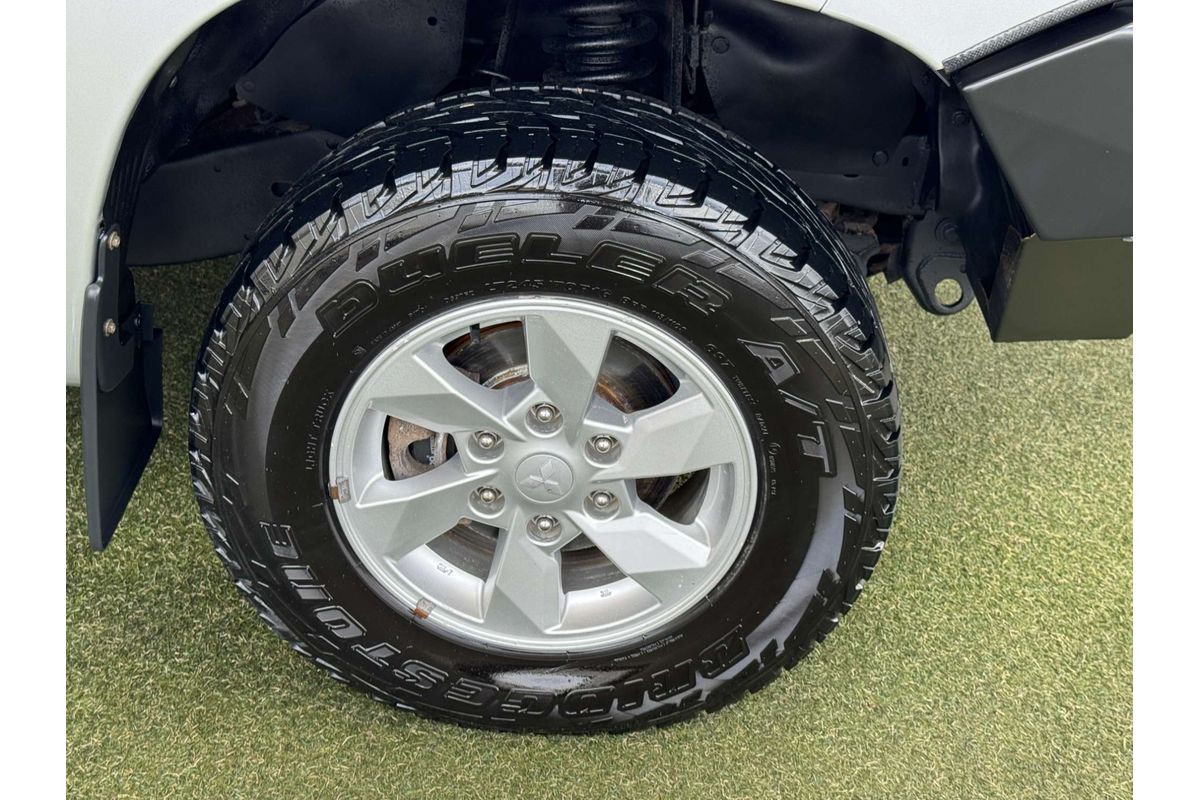 2020 Mitsubishi Triton GLX ADAS MR 4X4 image 2