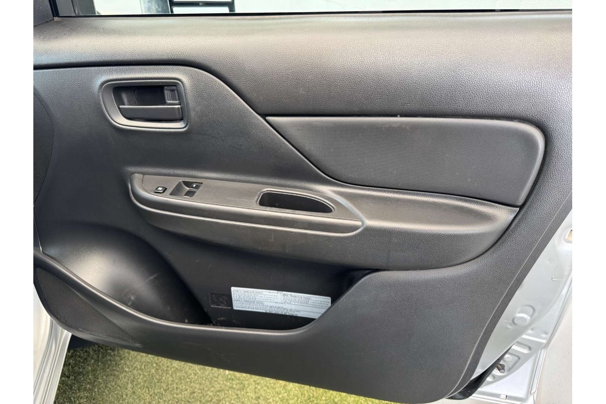 2020 Mitsubishi Triton GLX ADAS MR 4X4 image 9
