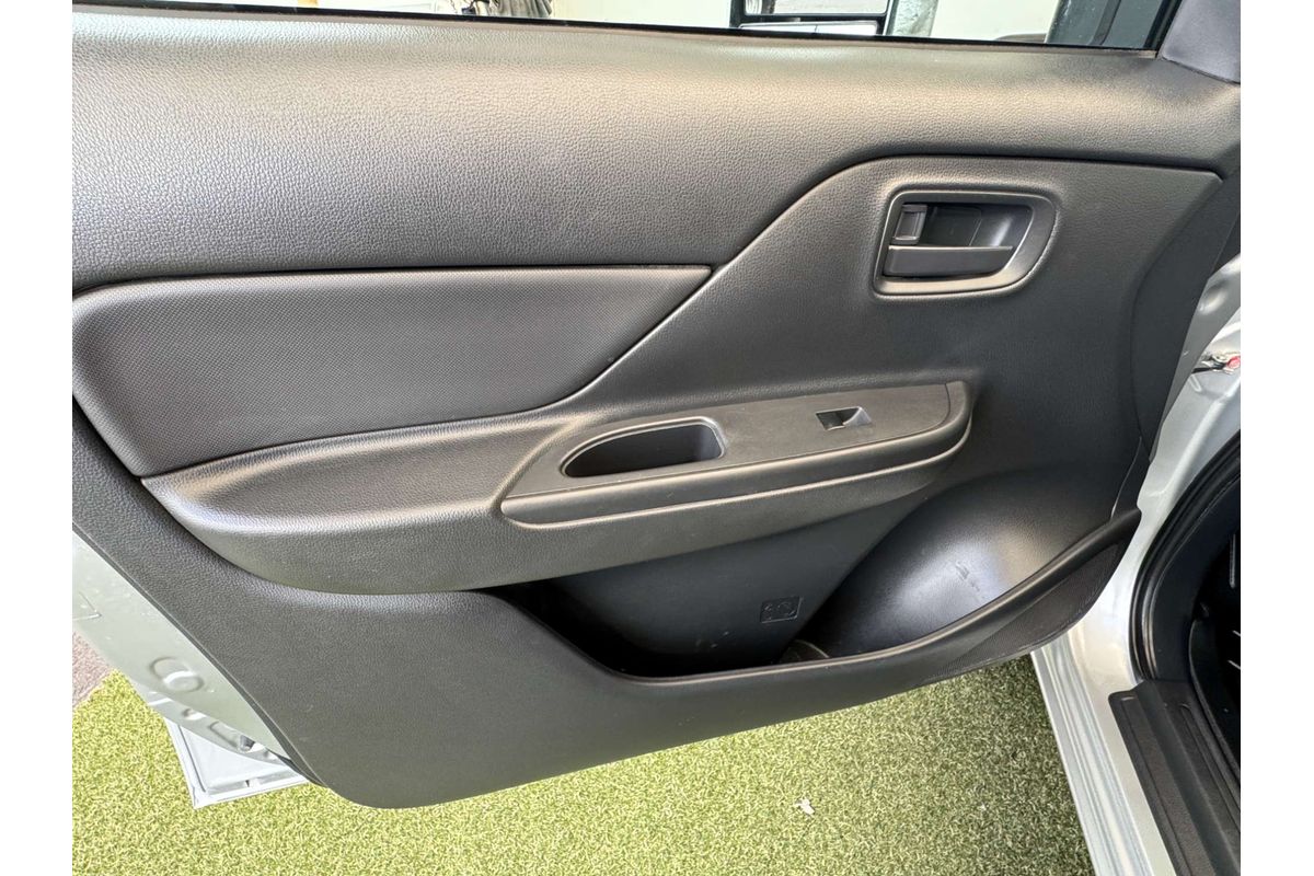 2020 Mitsubishi Triton GLX ADAS MR 4X4 image 26