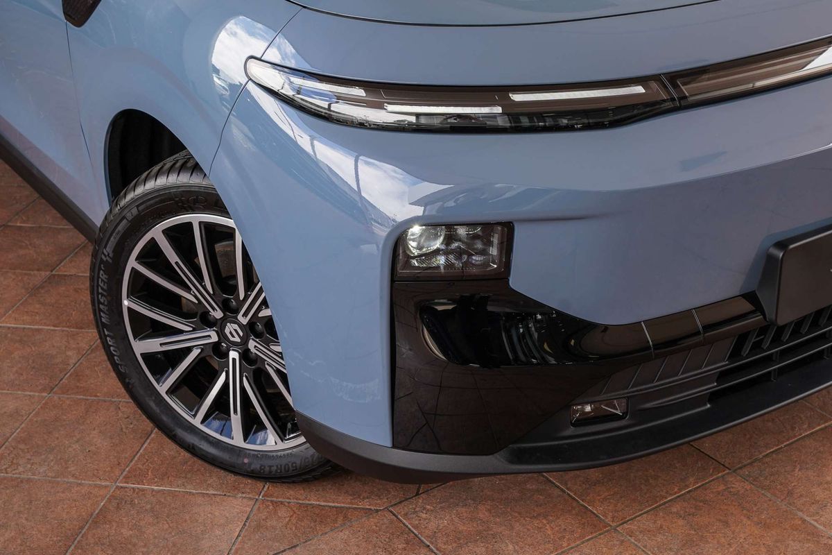 2026 Leapmotor B10 Design LR A12