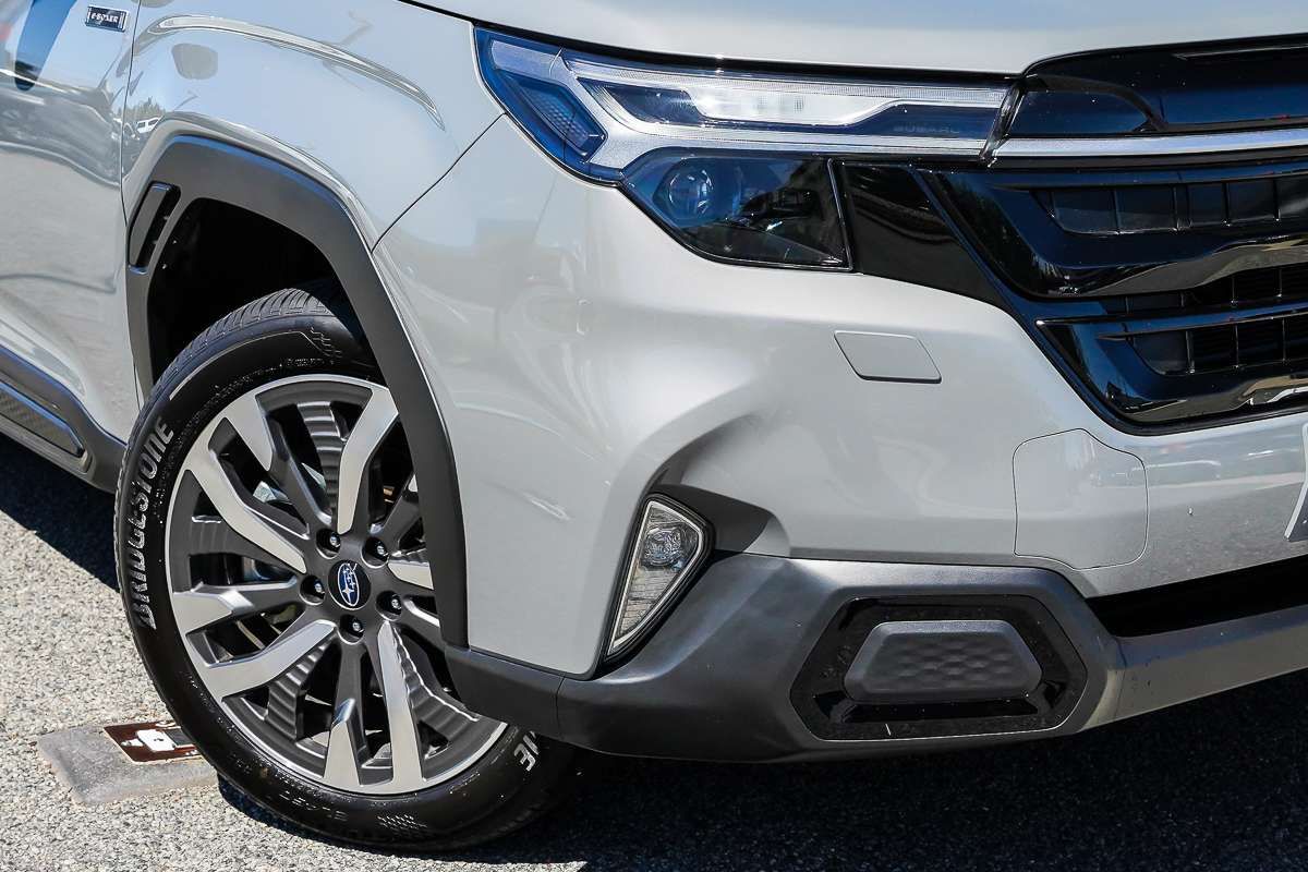2025 Subaru Forester Hybrid Touring S6