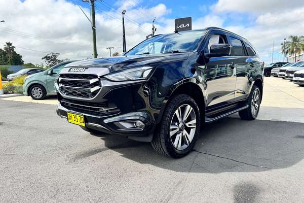 2023 Isuzu MU-X LS-T
