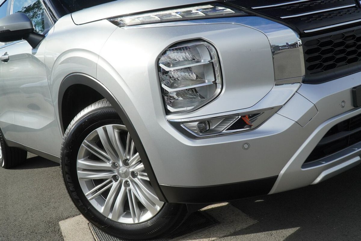 2024 Mitsubishi Outlander LS ZM
