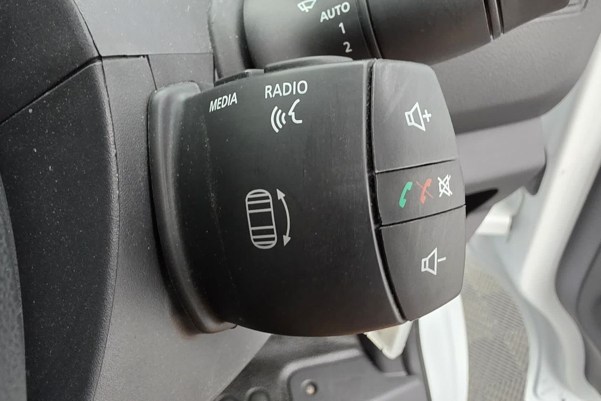 2022 Renault Master Pro 110kW X62 Phase 2 MWB Mid Roof