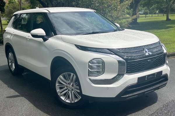 2024 Mitsubishi Outlander ES ZM