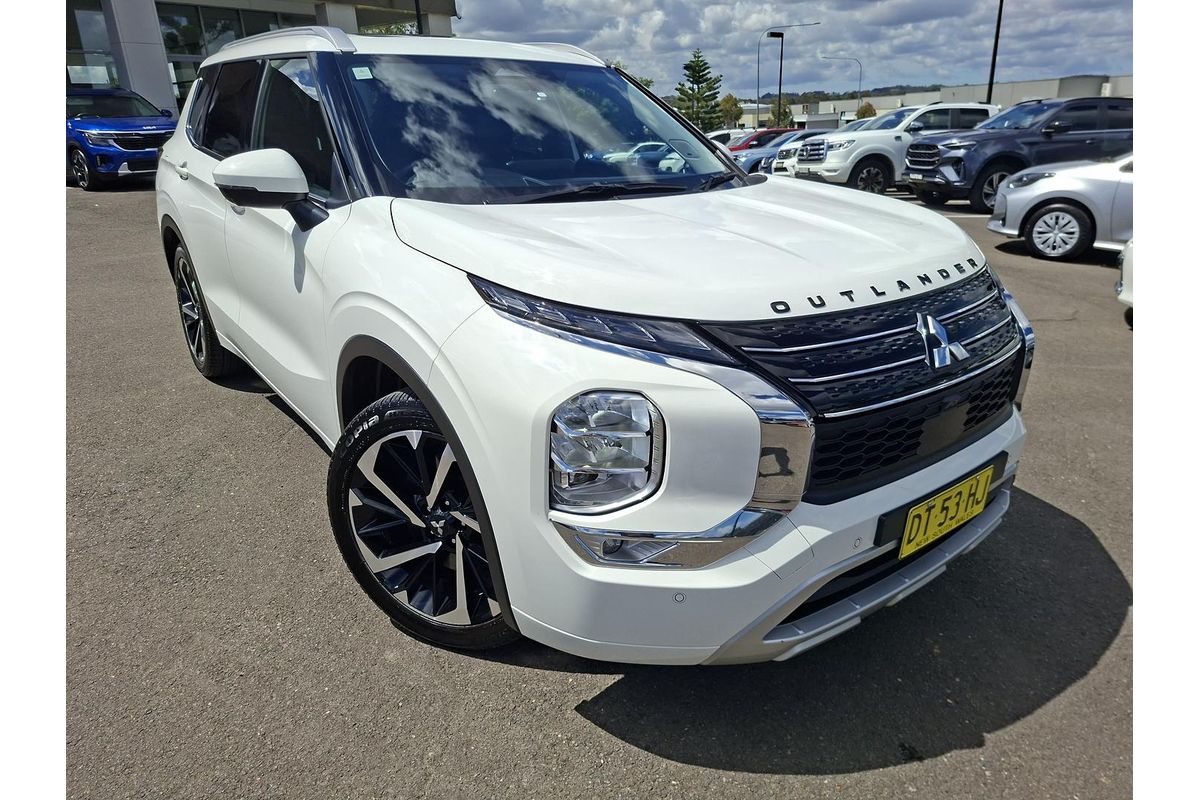 2024 Mitsubishi Outlander Exceed ZM