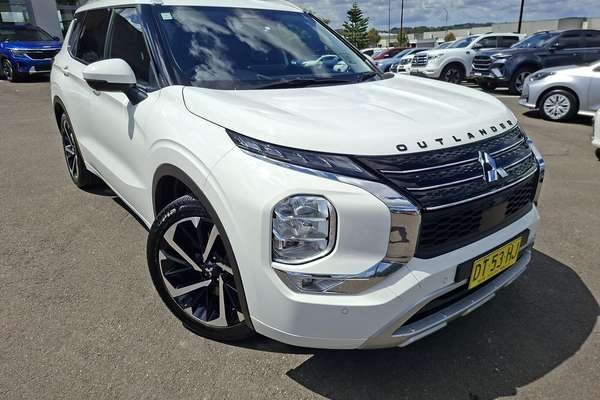2024 Mitsubishi Outlander Exceed ZM